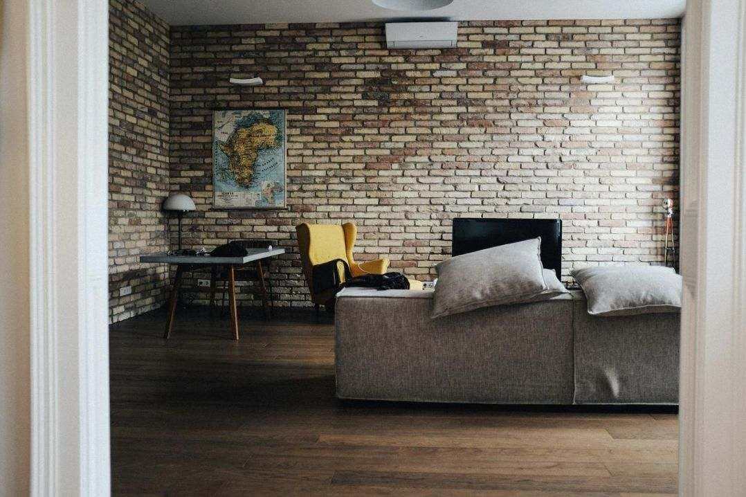 Short-return L desk