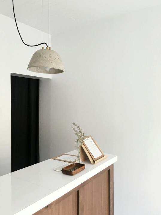 L-shaped sit-stand desk